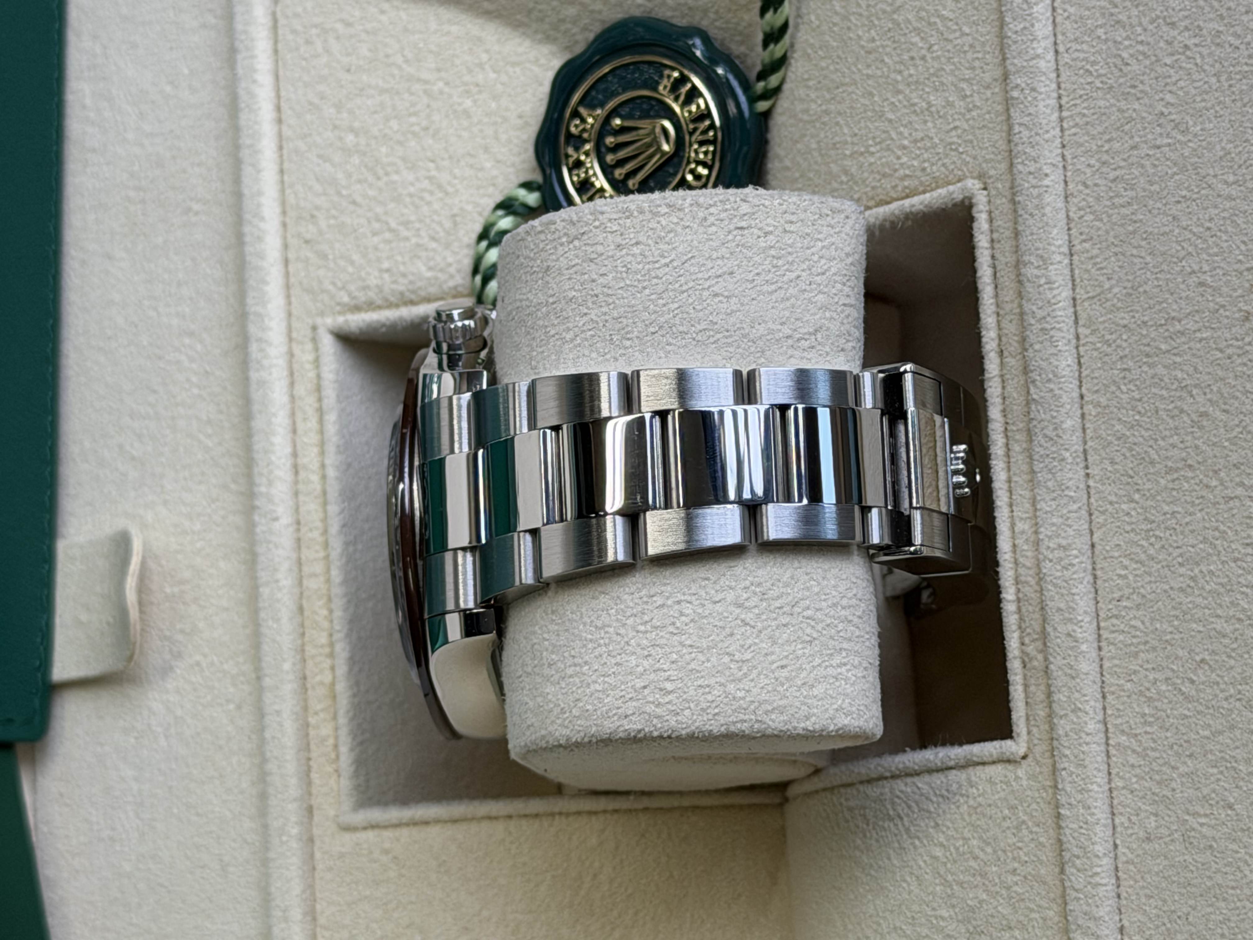 Watchrr - Authentic luxury watch