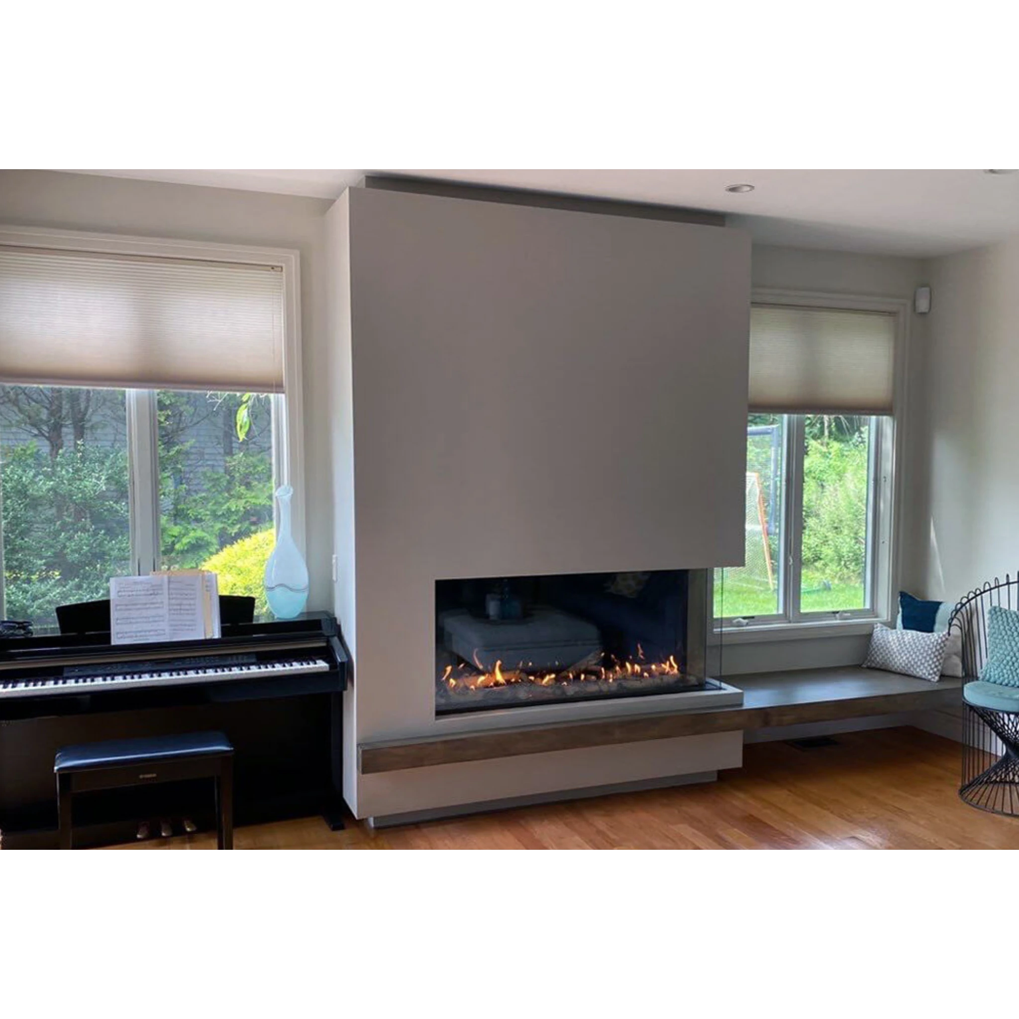 Flare modern right corner gas fireplace, glass-to-glass corner