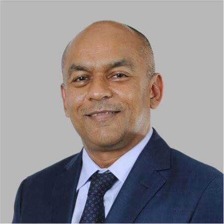 <subject>[headshot] image of customer (for a productivity tools business)</subject>