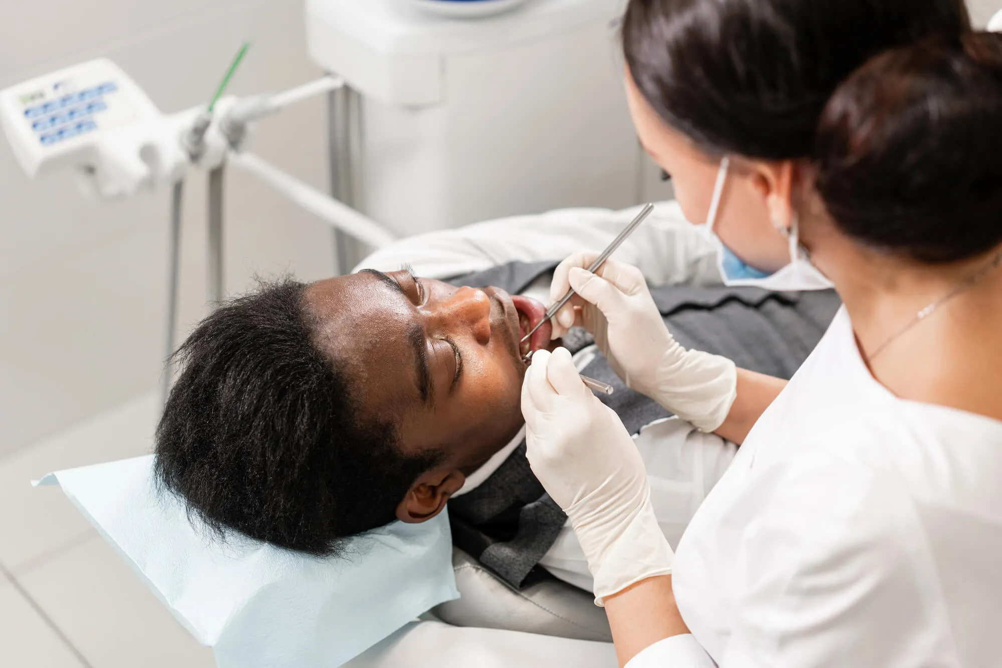 dentist malvern pa performs dental exam