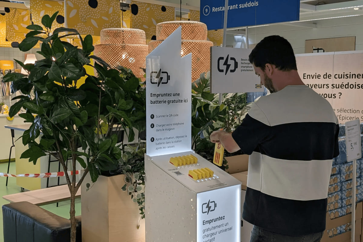 Borne OneFlash personnalisée en magasin IKEA