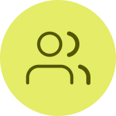 Symbol mit zwei stilisierten Personen in einem hellgrünen Kreis, das Zusammenarbeit oder Gruppen darstellt.