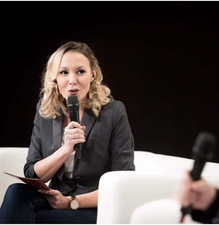 Charlee moss fondatrice de Speak'Her, mettre la voix féminine au milieu des évènements