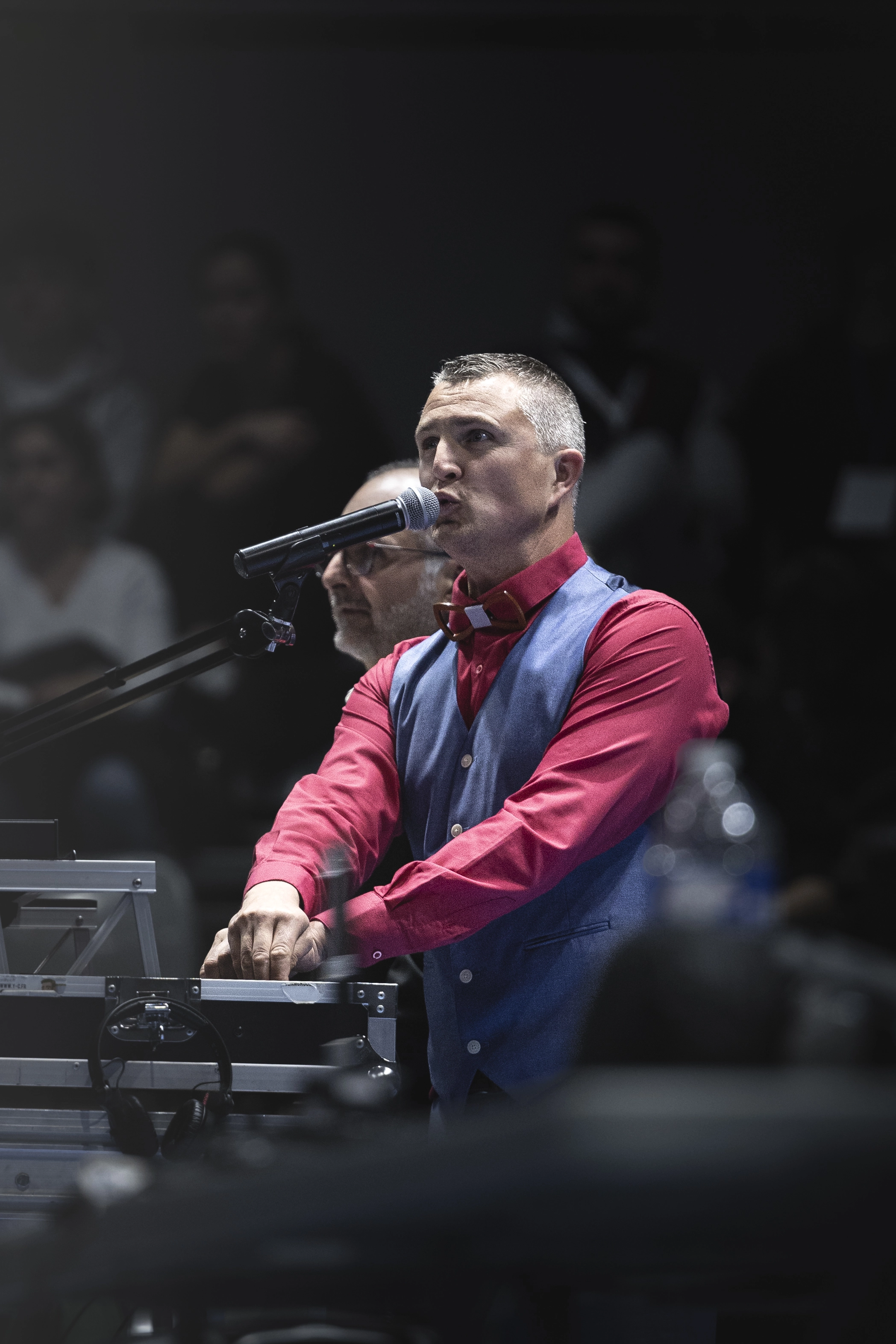 bin'homme speaker speak'her animateur