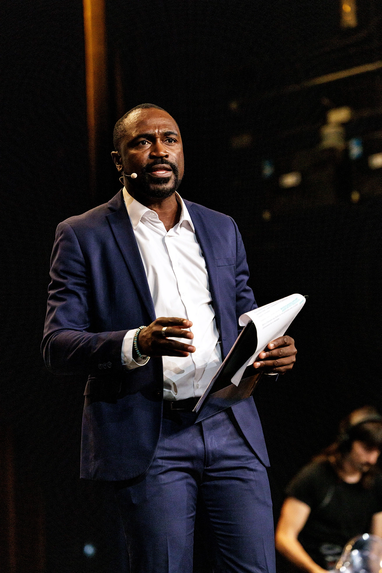 bin'homme speaker speak'her animateur