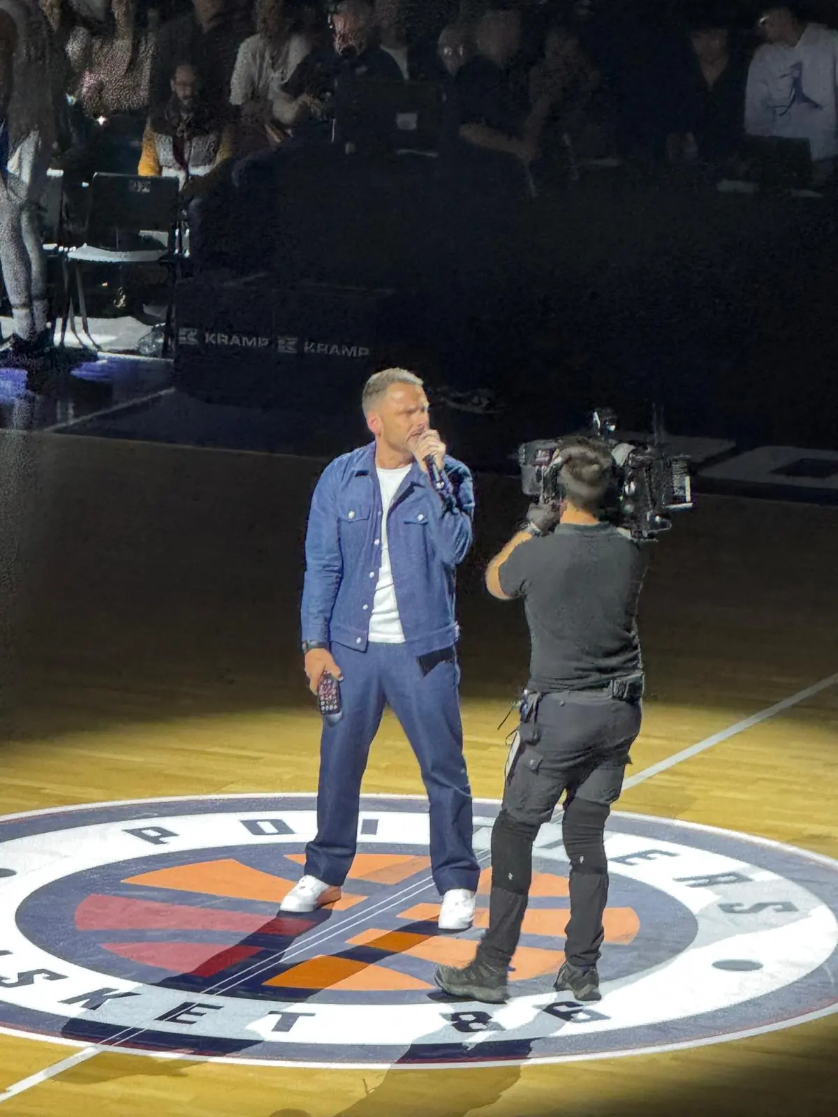 bin'homme speaker speak'her animateur