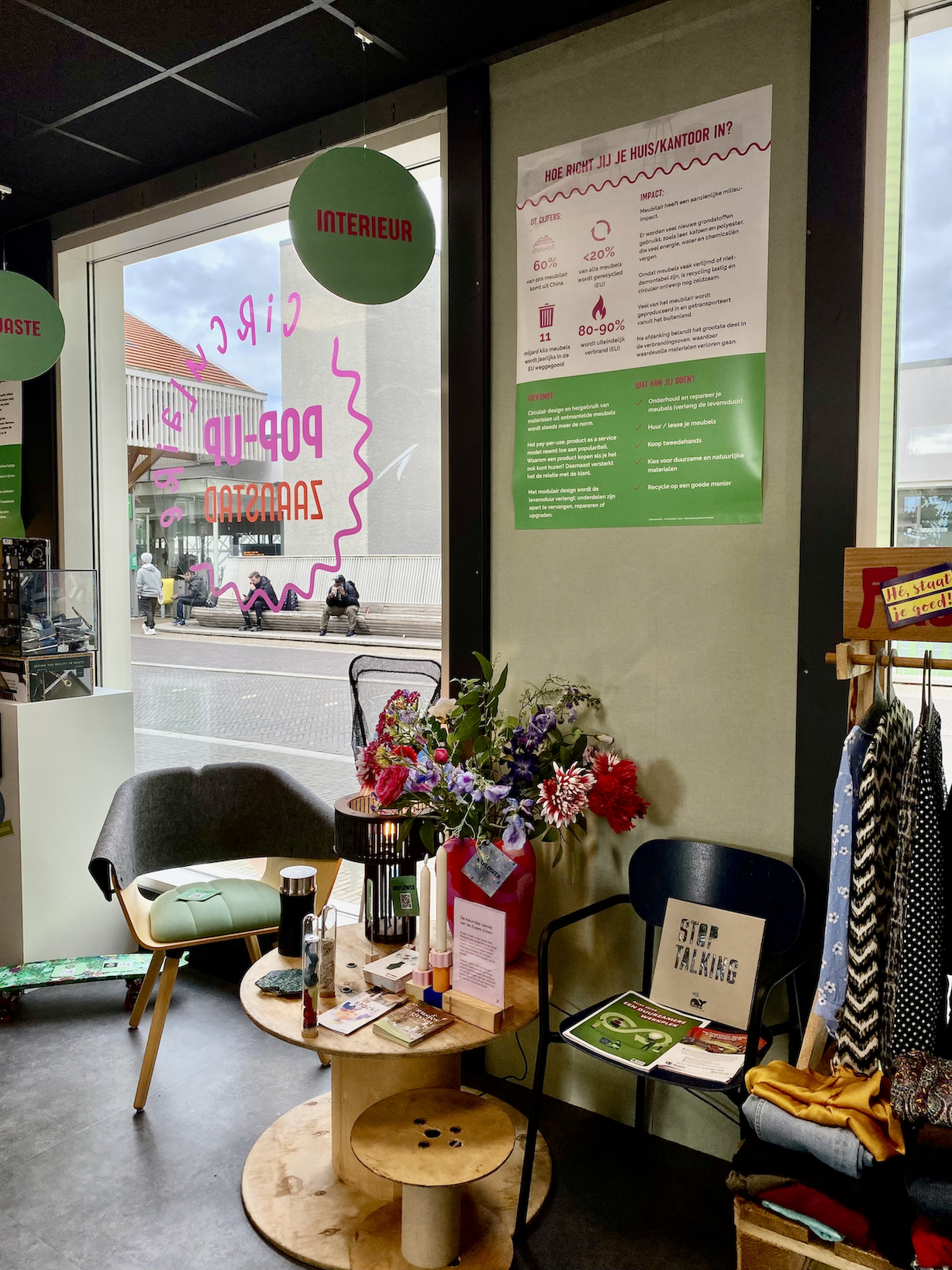 Foto binnen in de Circulaire Pop-up Zaanstad