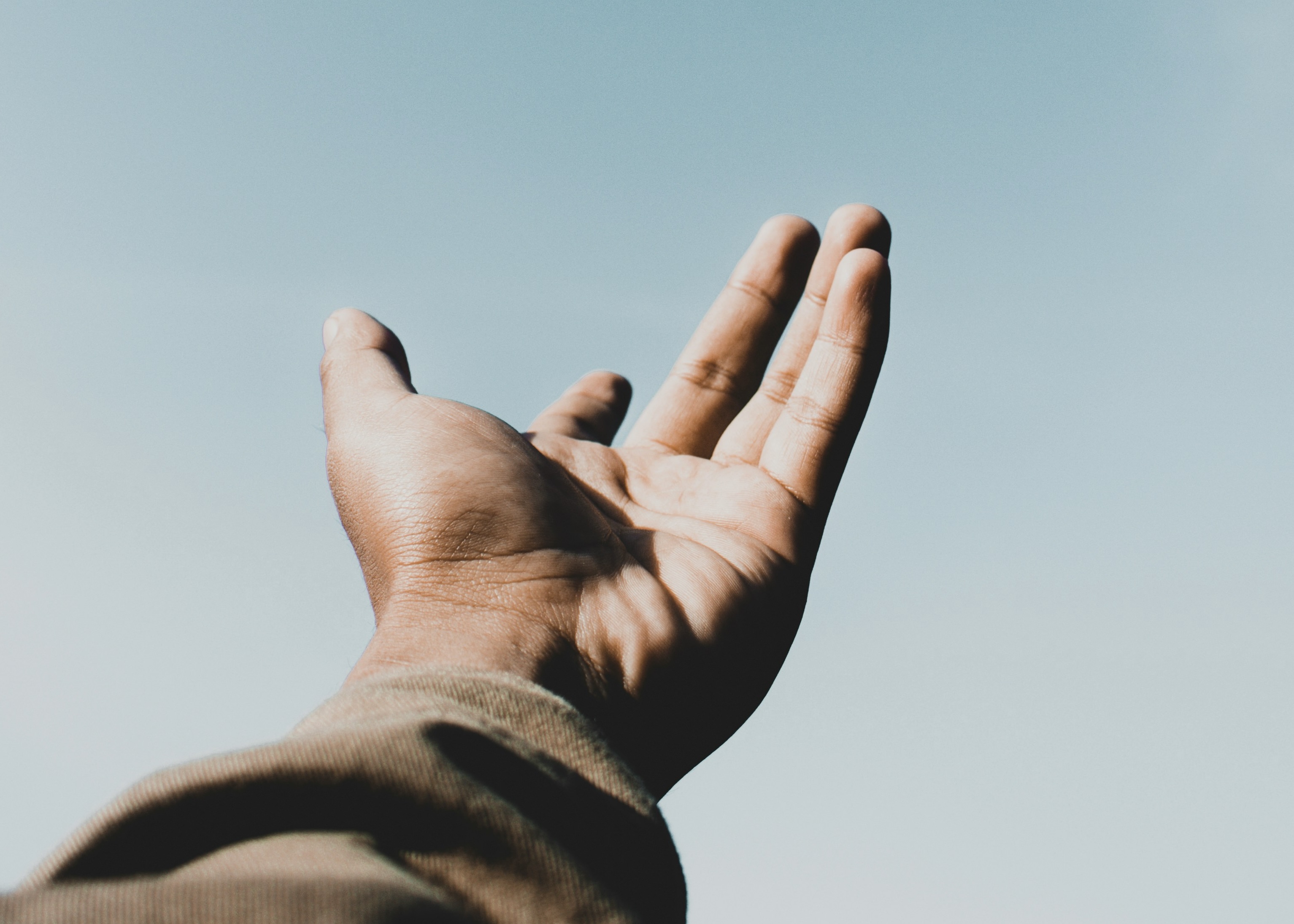 Sfeerbeeld met rijkende hand