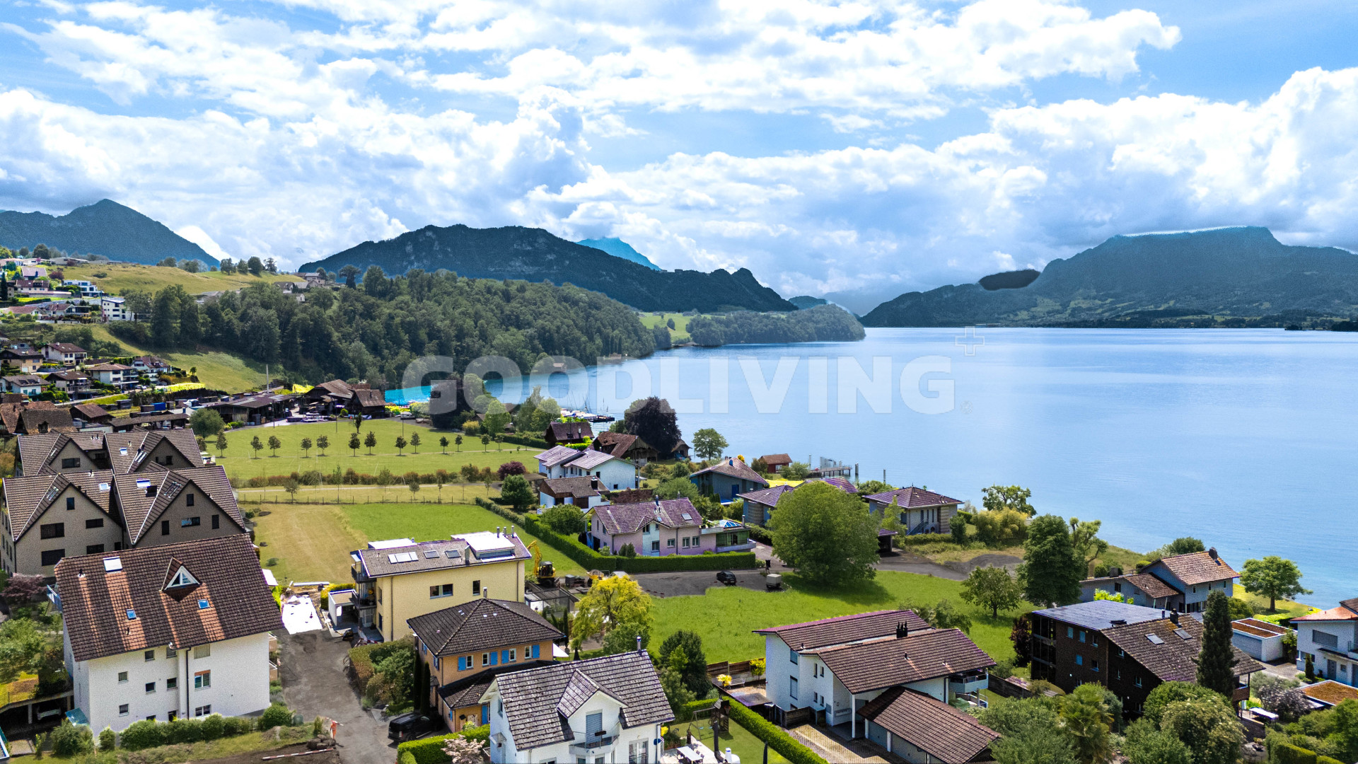 Zwei Gartenwohnungen an exklusiver Lage in Greppen – Wohnen, Arbeiten und Leben am See