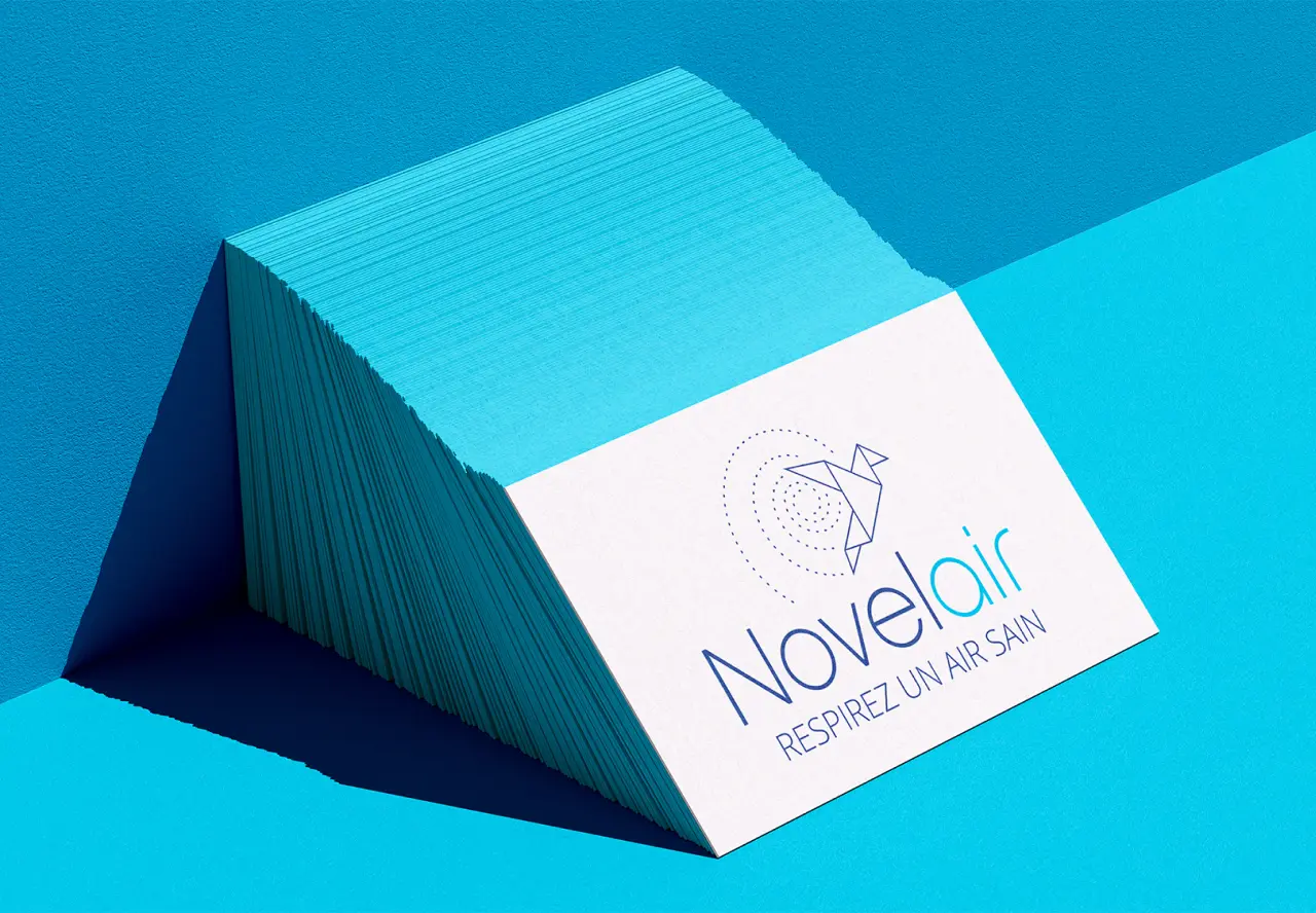 Box cadeau MAISON.A VERSOBOX avec puzzles bois décoratifs, carte personnalisée et accessoires design sur marbre