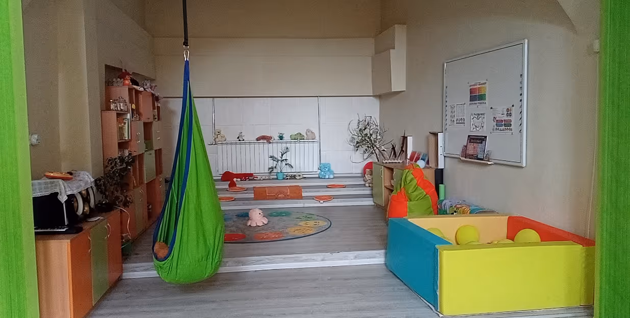 Sensory playroom for children with therapeutic swing and colorful equipment – A bright and welcoming indoor sensory room designed for young children