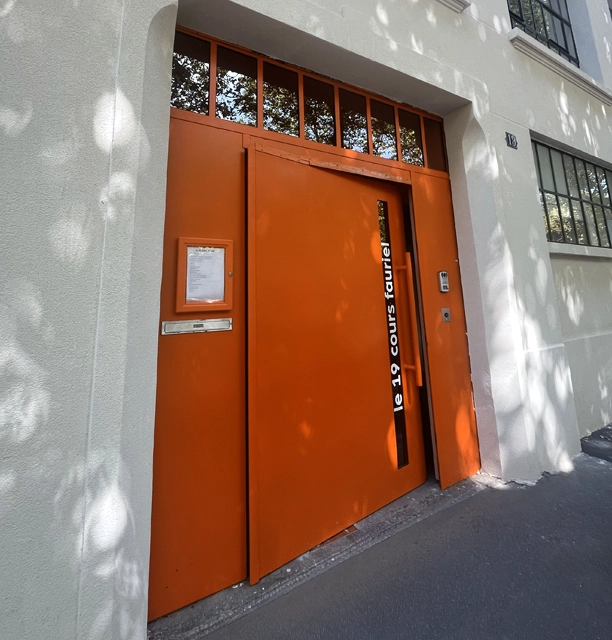 Entrée des locaux de l’agence Première Clé, 19 cours Fauriel à Saint-Étienne