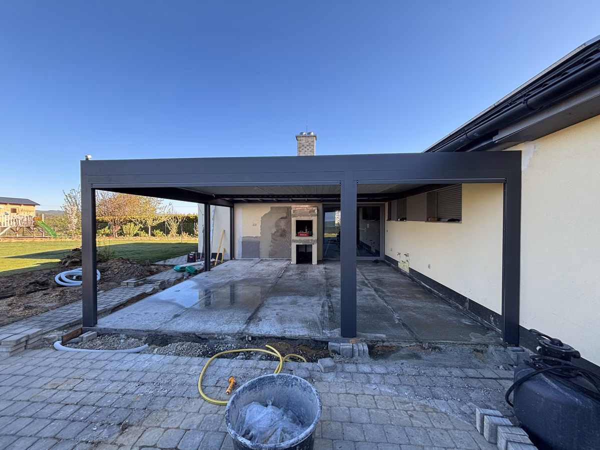 Kombinovaná pergola Placeo a Claro v Mohelnici