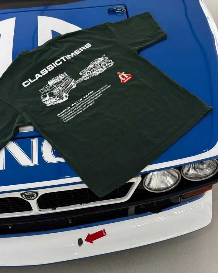 Groen t-shirt bedrukt met ClassicTimers World Rally Team ontwerp