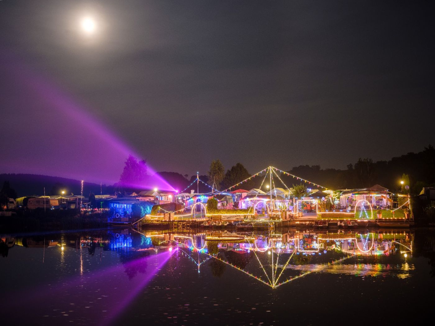 Campingplatz Überland beleuchtet