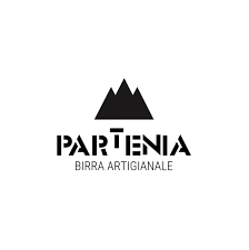 Logo Parthenia con immagine stilizzata di montagna sopra il testo 'Birra Artigianale'.