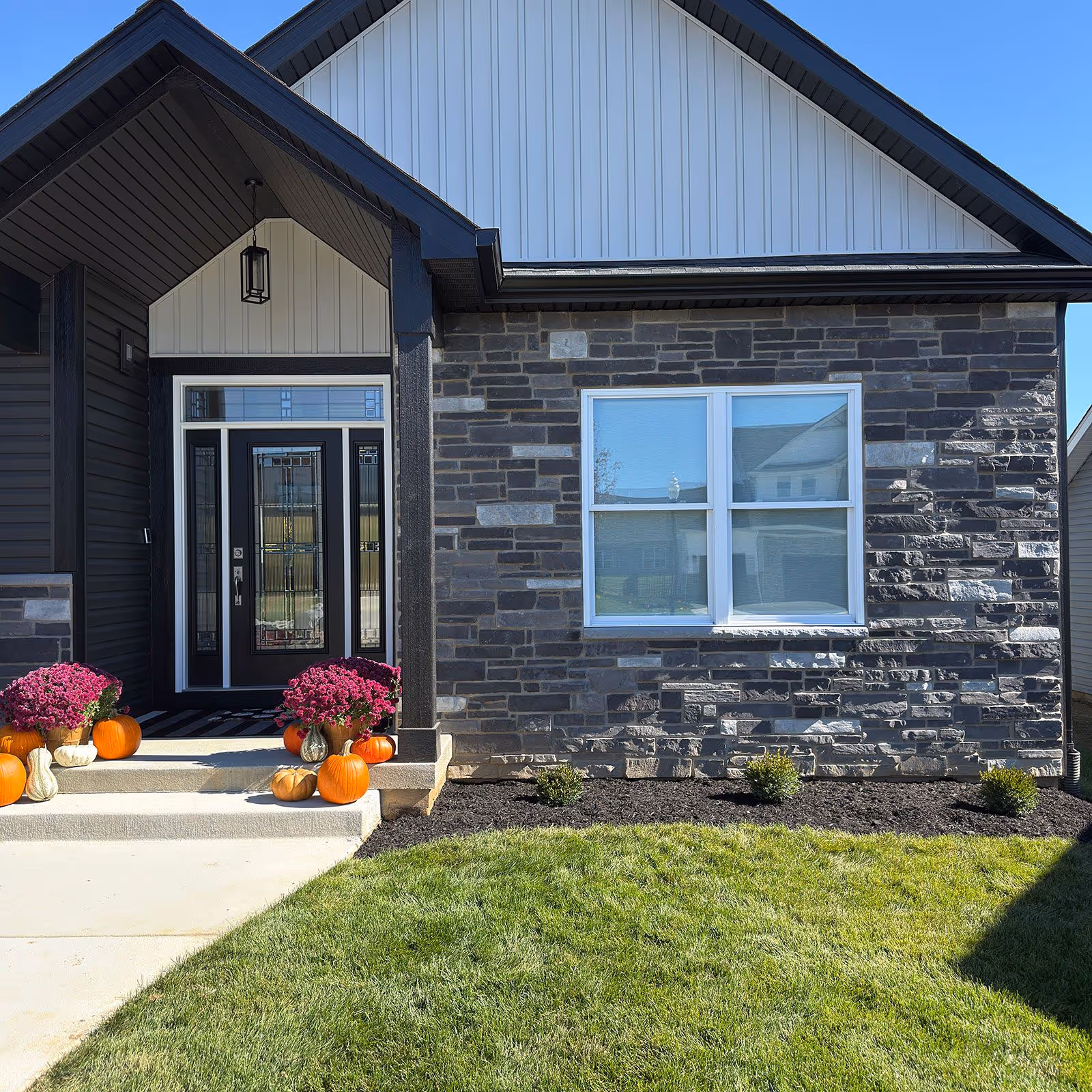 Fresh mulch installation – mulch installation near me for healthy garden beds