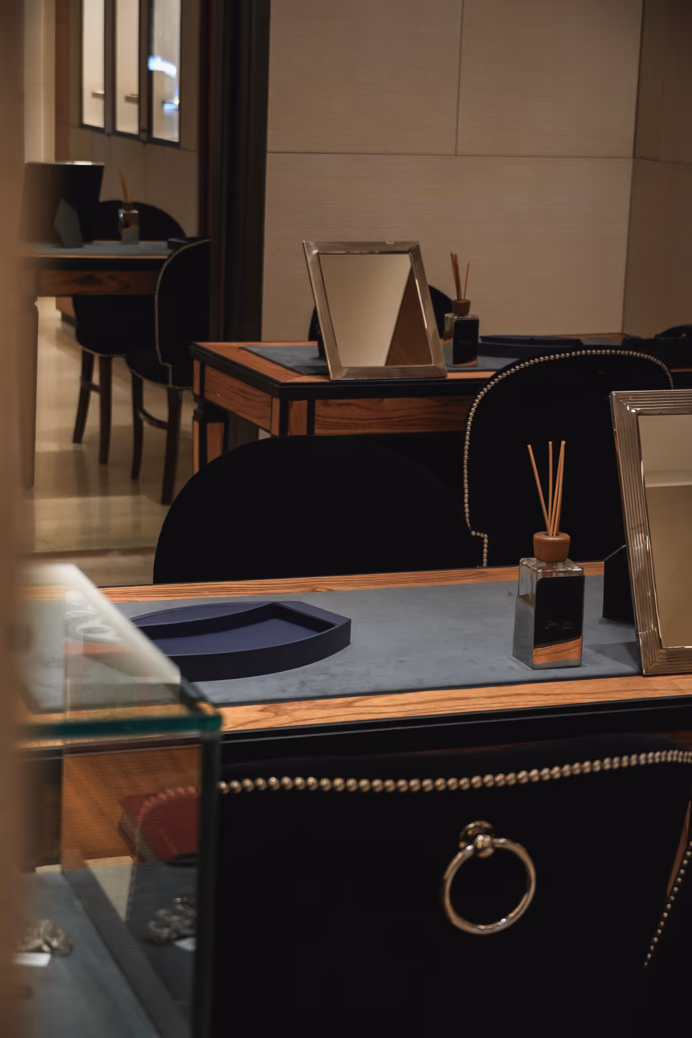 Vista interior de Heritage Buenos Aires donde se ven los escritorios que se atiende