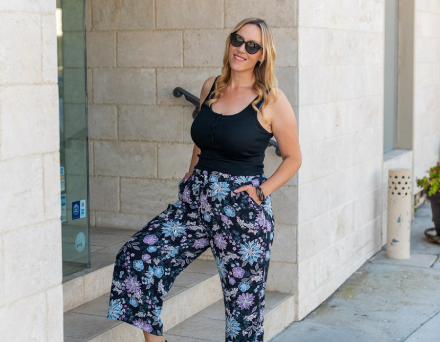 Here Are 3 Simple Tips For How to Style Floral Cropped Pants