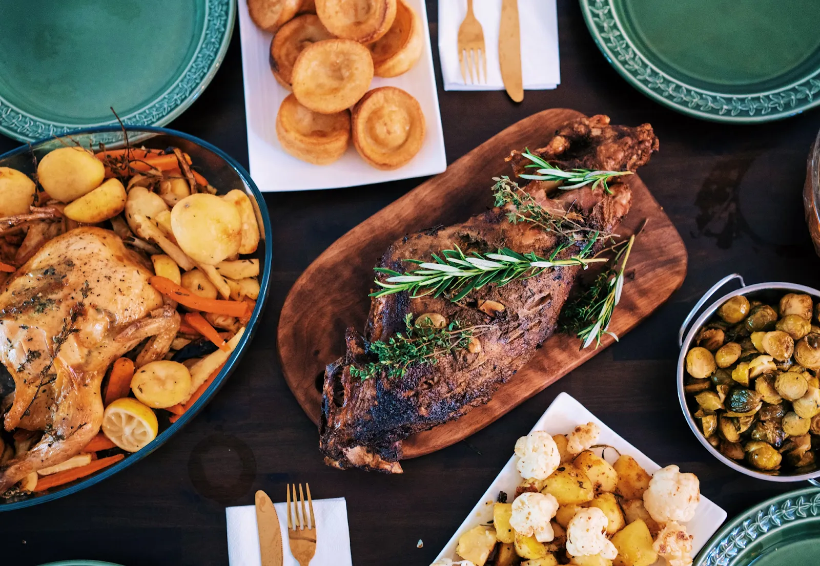 Your guide to the best Sunday Roast in Dubai. All of the best spots for Yorkshire puddings, roast beef, baby potatoes and more. 