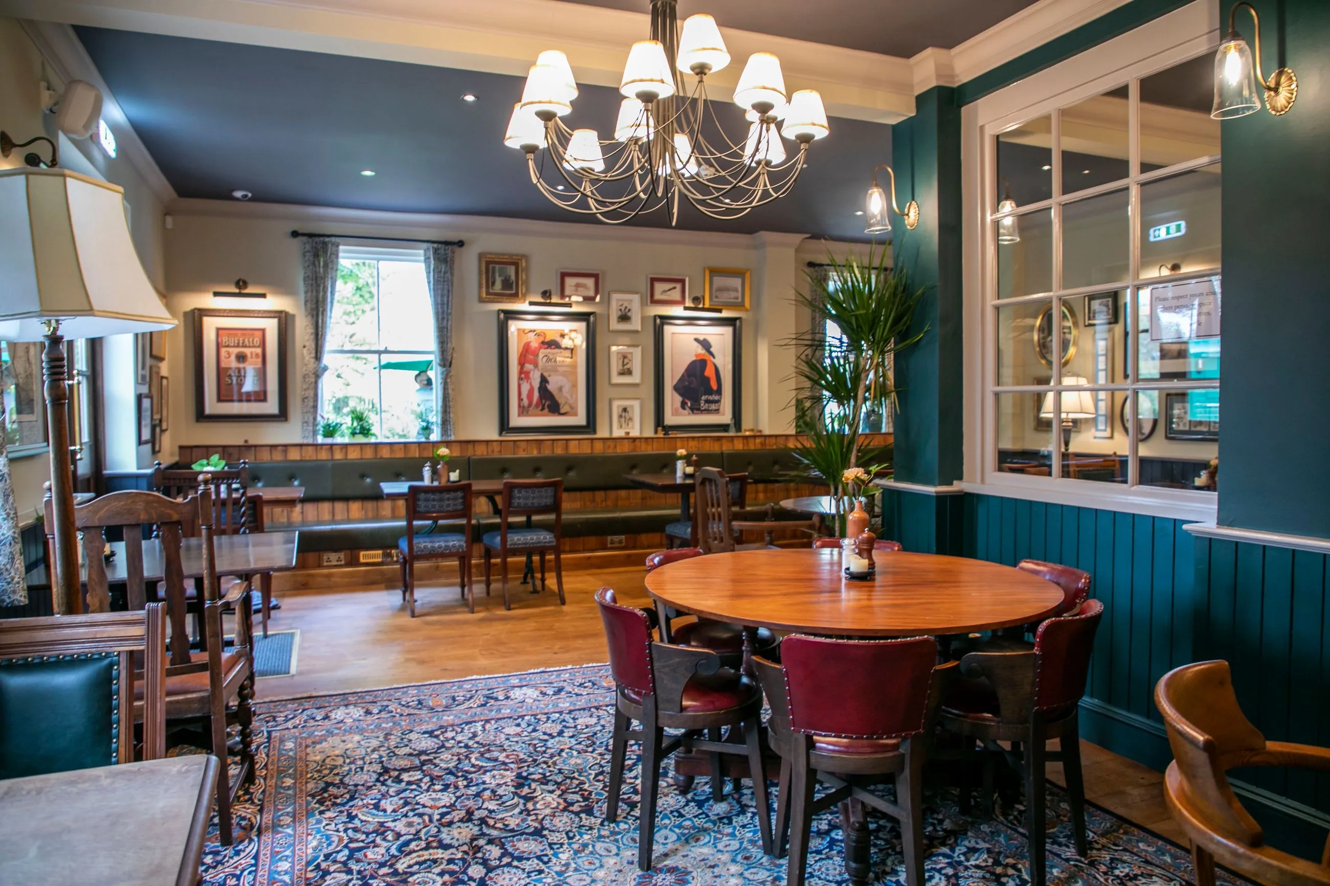 The Telegraph on Putney Heath keeps it classic with a modern edge, offering hearty favourites like fish and chips and freshly made pies, specialty beers and wines. With options for vegetarians and vegans, there’s something for everyone to enjoy.