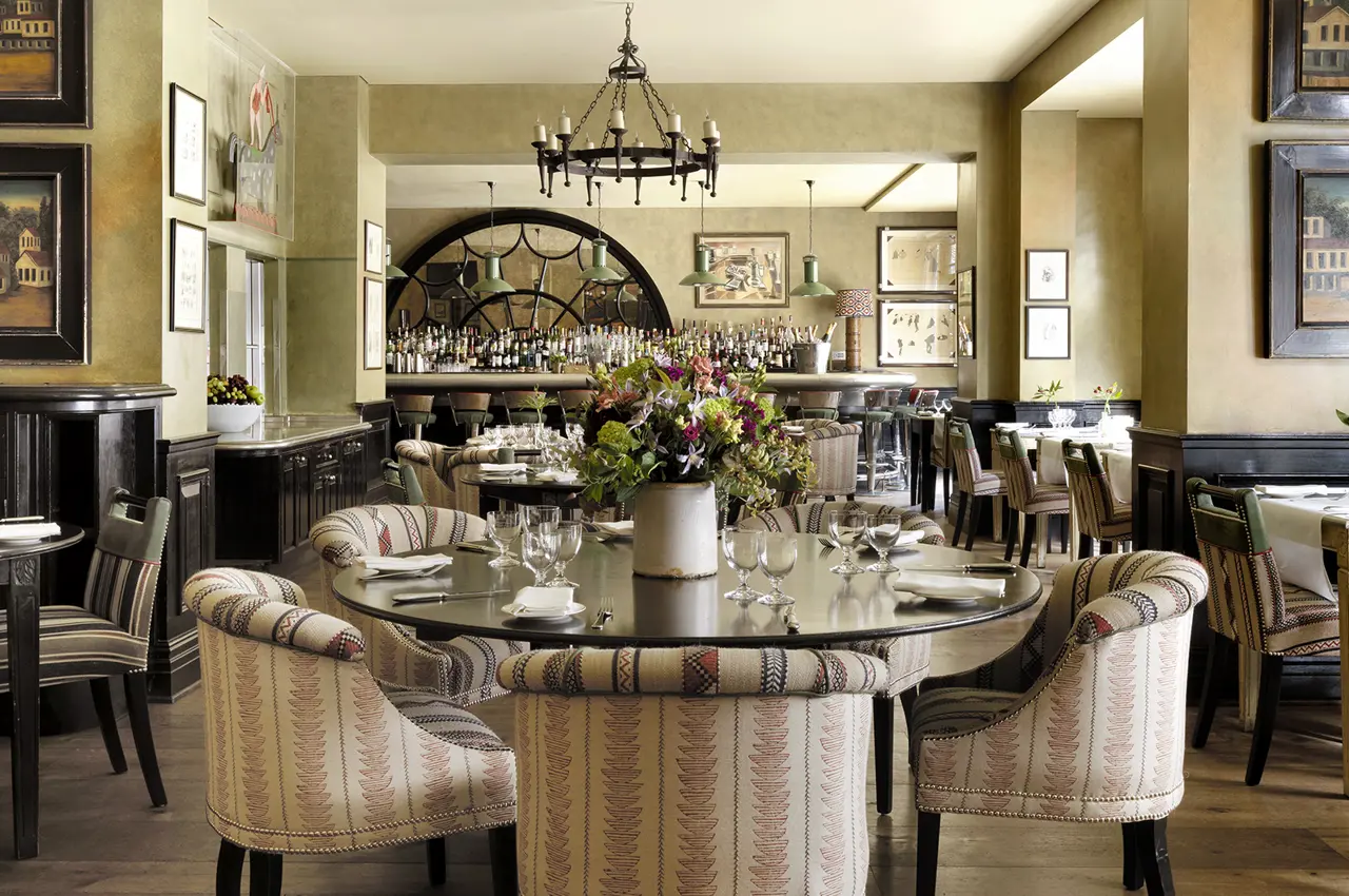 Sumptuous rooms decorated in rich fabrics, for breakfast, a la carte, drinks and afternoon tea.