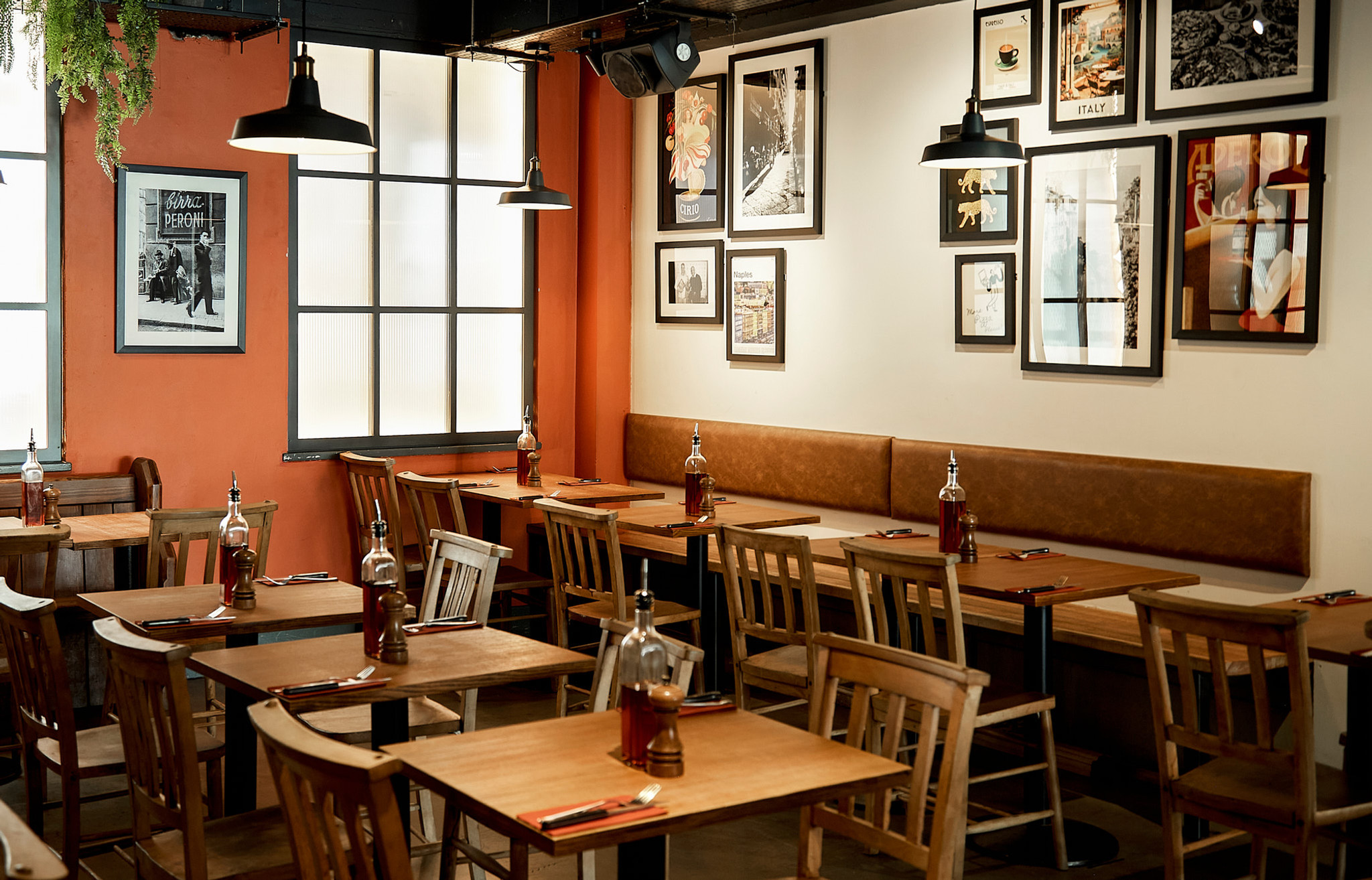 Crust Bros is an award-winning Pizza restaurant in Waterloo, London, famous for our personalised Neapolitan pizza. 