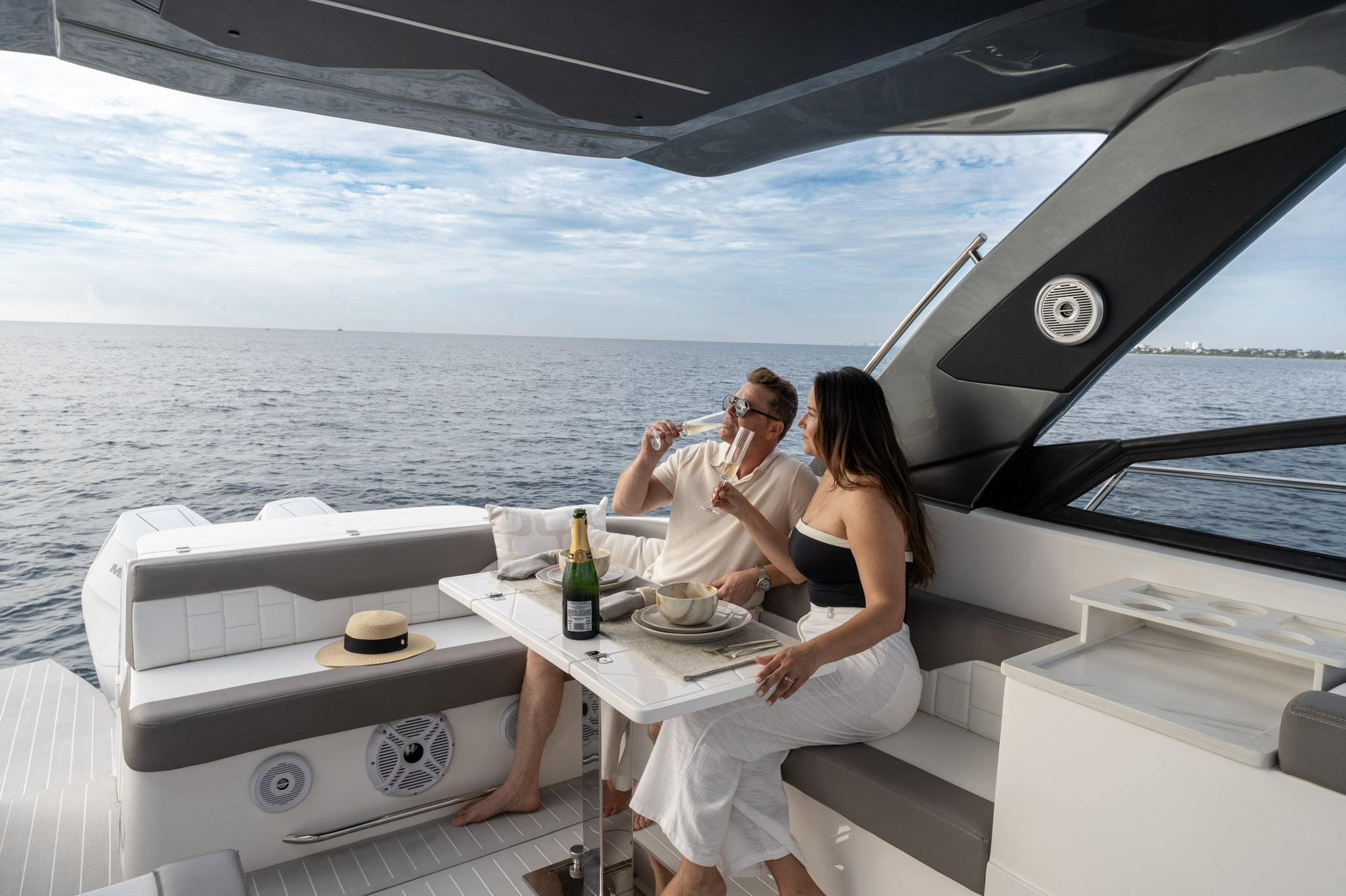 Valiatt 380GT performance yacht cruising at sea