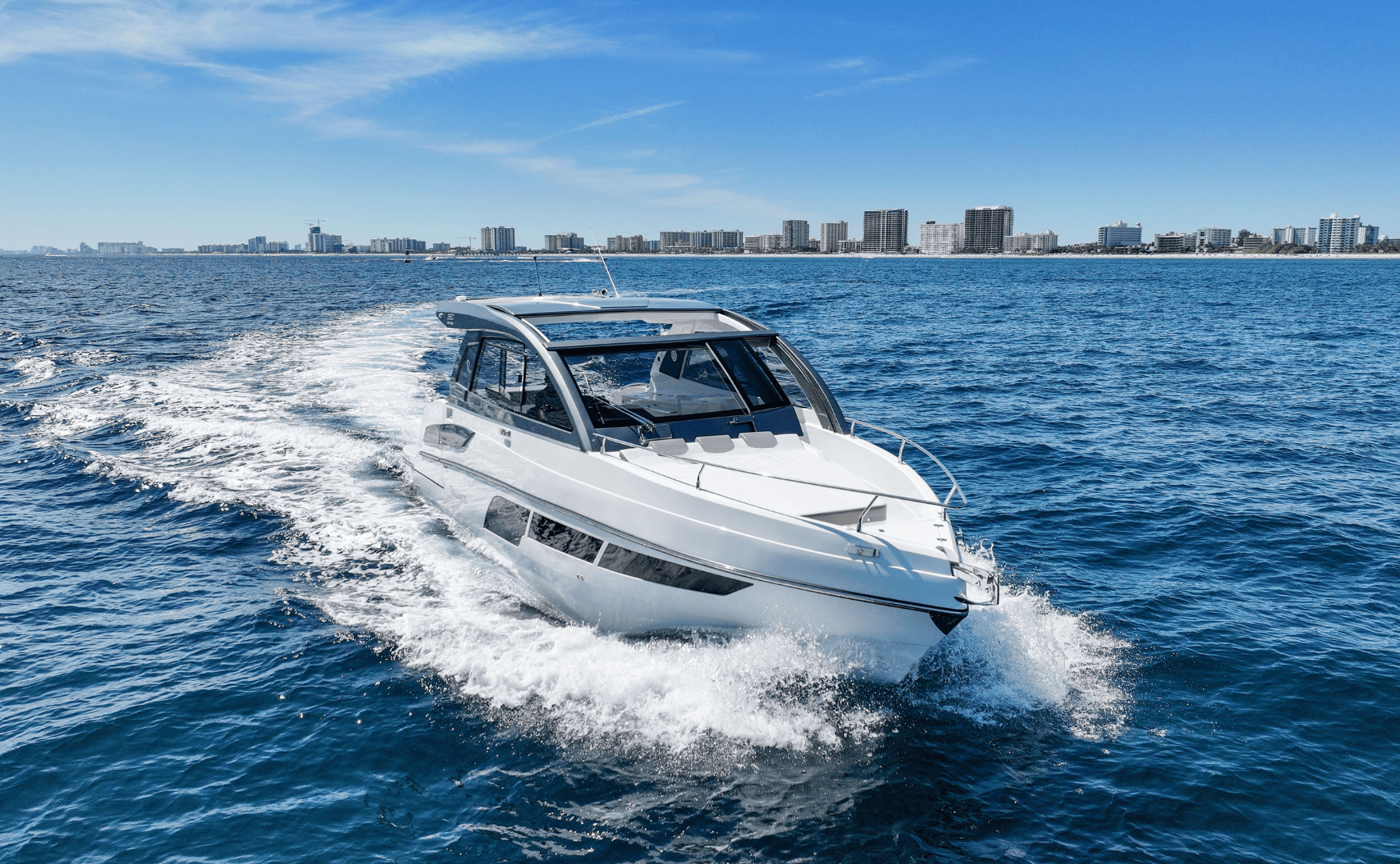 Valiatt 380BR luxury bowrider yacht cruising on open water