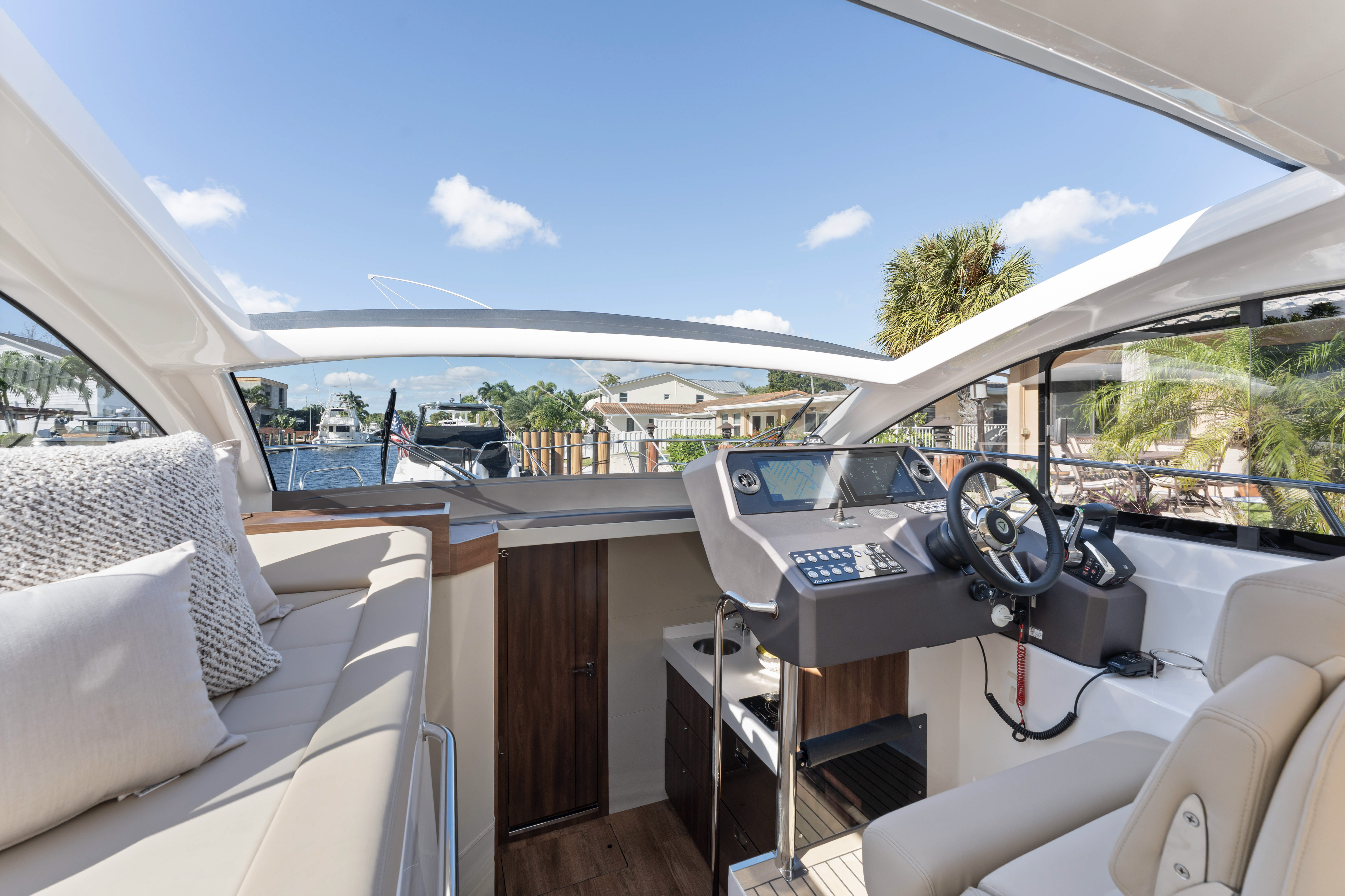 Valiatt 410HT luxury hardtop yacht on open water