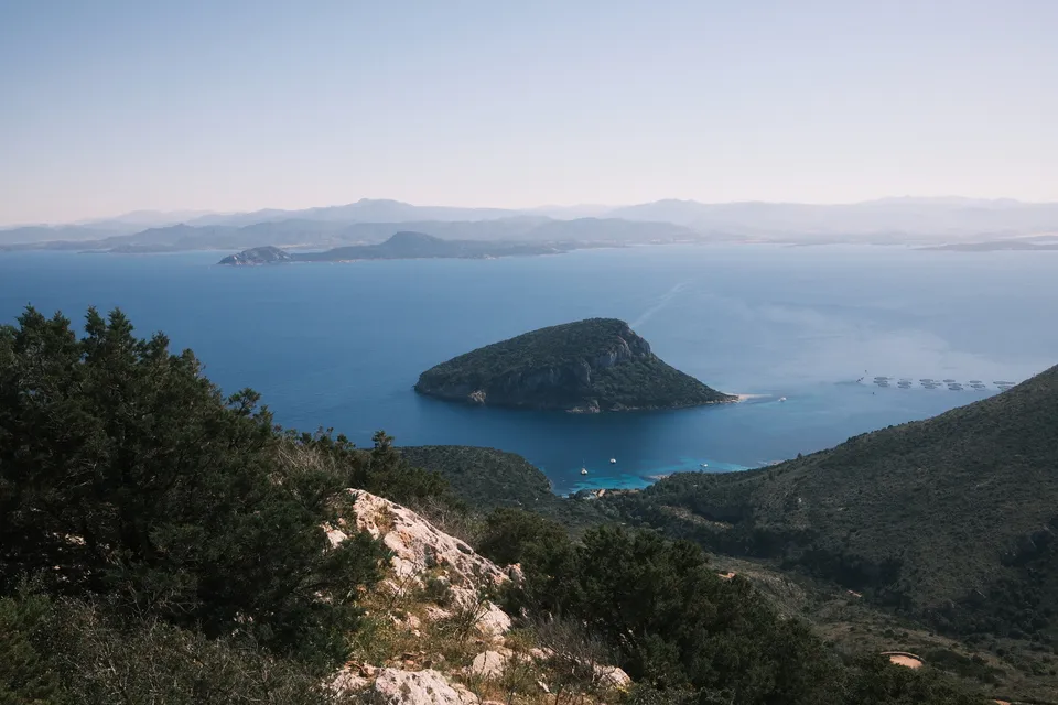 FitnWrk Retreat Finca auf Sardinien Bild von einer Wanderung durch die Landschaft