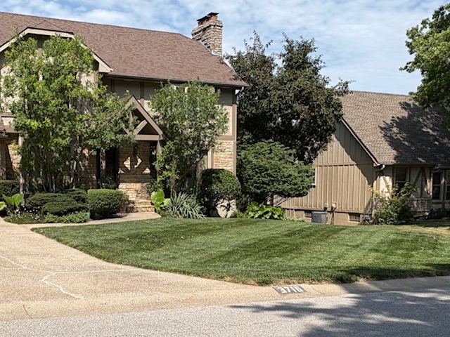 Cleanly shaped shrubs and manicured landscaping at a Grain Valley, MO home serviced by Marrs Lawn and Landscape