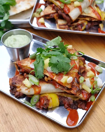CHEEZY BEEEFY JACKFRUIT NACHOS