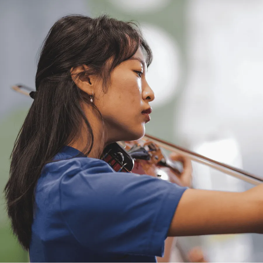 Young woman playing violin