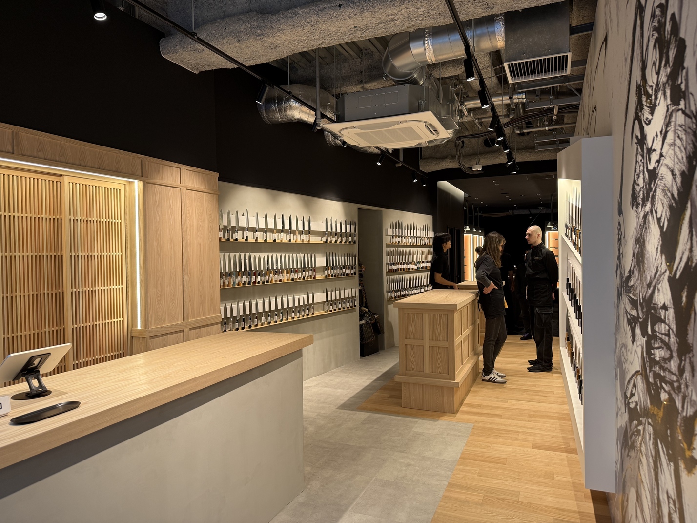 伝統と革新が、店内を二分する。『MUSASHI JAPAN 渋谷本店』オープン