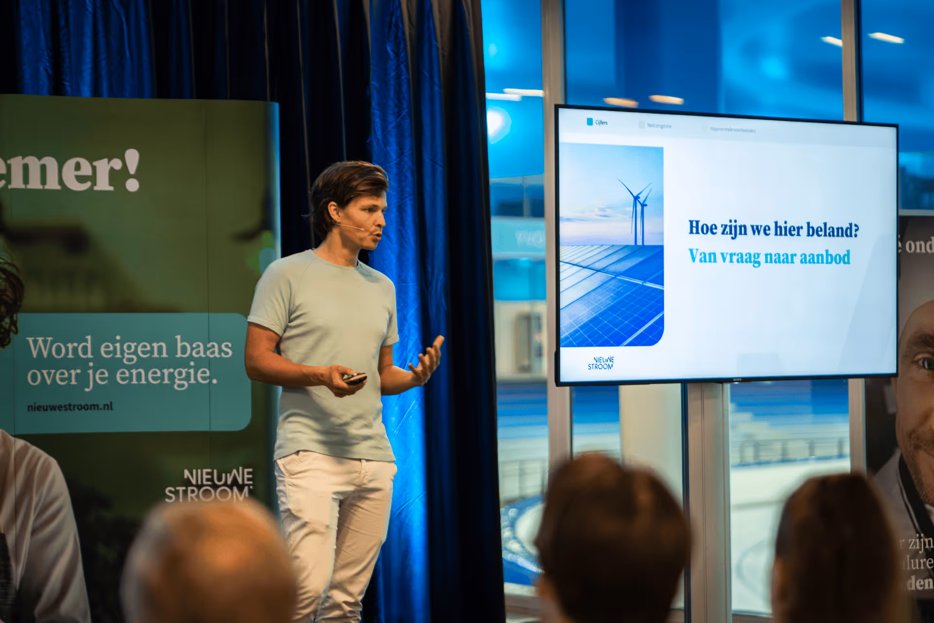 Academy-spreker Danny Oosterveer op een podium.