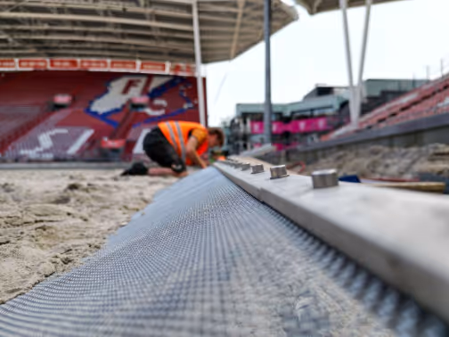 Aanleg van de veldverwarming in stadion FC Utrecht
