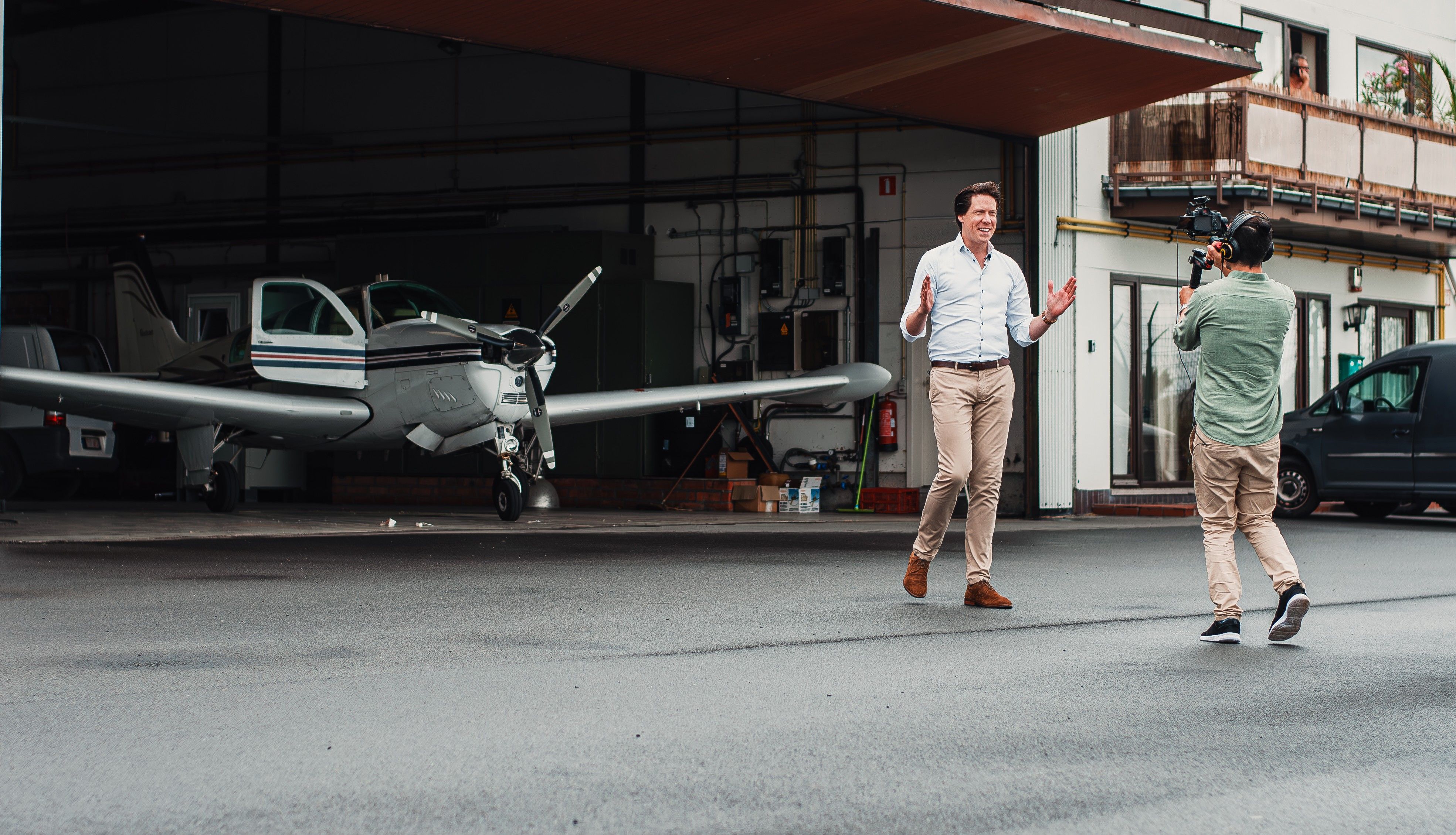 Gilles Bonvin wijst richting implementatie — strategische verankering met focus op team, structuur en KPI’s.