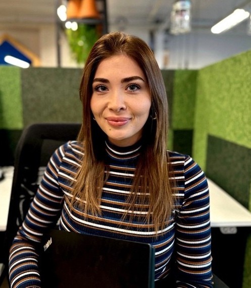 Frauke Vanderhaegen, HR Talent Officer bij B-Source/Yontec, geeft getuigenis over samenwerking met Convectus