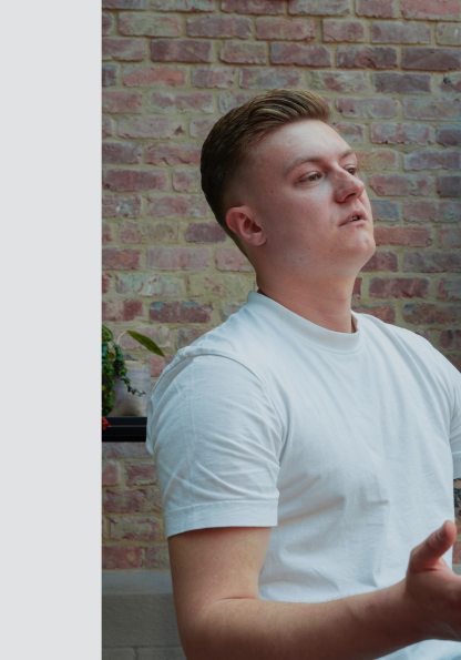 Vladislav Lymarev nodigt uit om  kennis te maken en te verbinden.