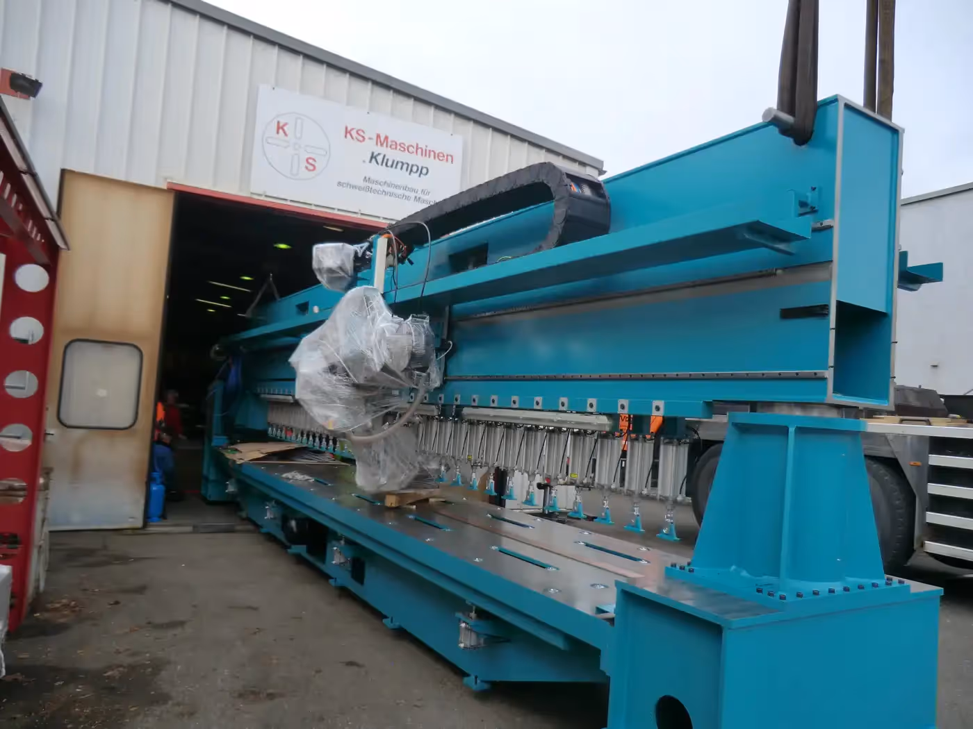 Kehlnaht­schweiß­maschine