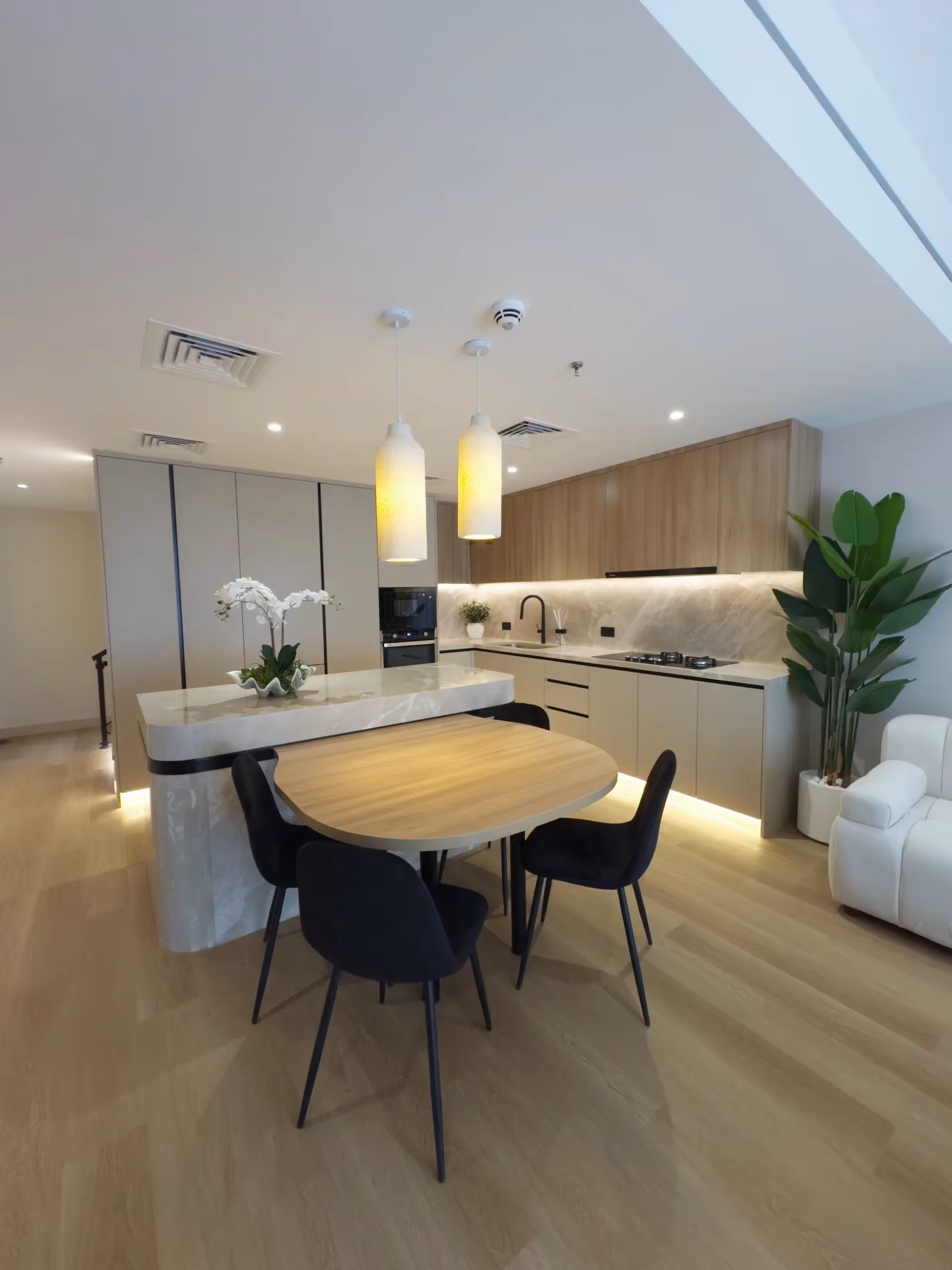 Oakbridge UAE team member Jewel providing professional business consulting support