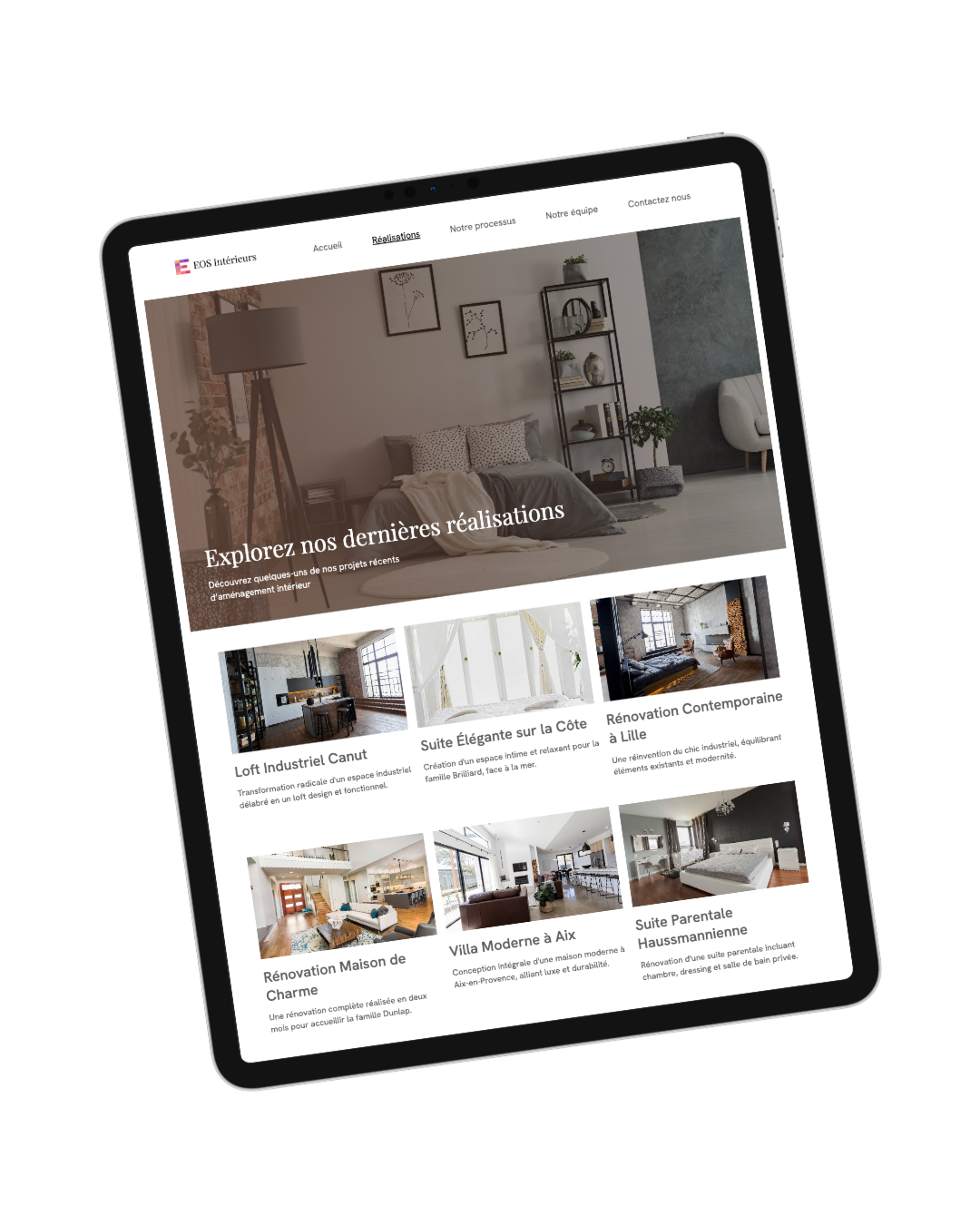 Capture d'écran du site EOS Intérieurs montrant un salon moderne et lumineux, illustrant l'harmonie entre textures naturelles et architecture épurée dans un écran d'iPad Pro