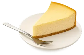 Stück cremiger Käsekuchen auf einem weißen Teller mit Gabel – süßes, ausgewogenes Rezept aus dem Anatomie-Kochbuch.