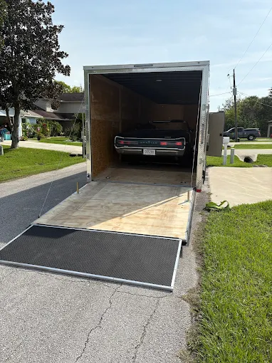 Moving truck ramp extended to residential driveway - Ultimate Transport 123