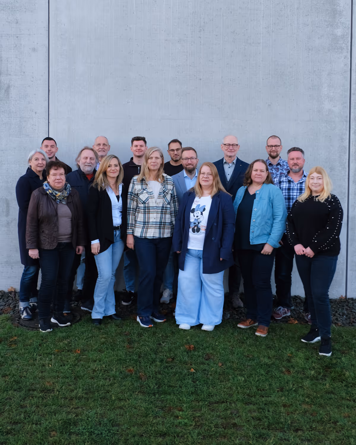 Teamfoto der Wehlmann Ingenieure aus Recklinghausen – erfahrene Bauingenieure, Konstrukteure und Projektplaner für Statik und Bauplanung.