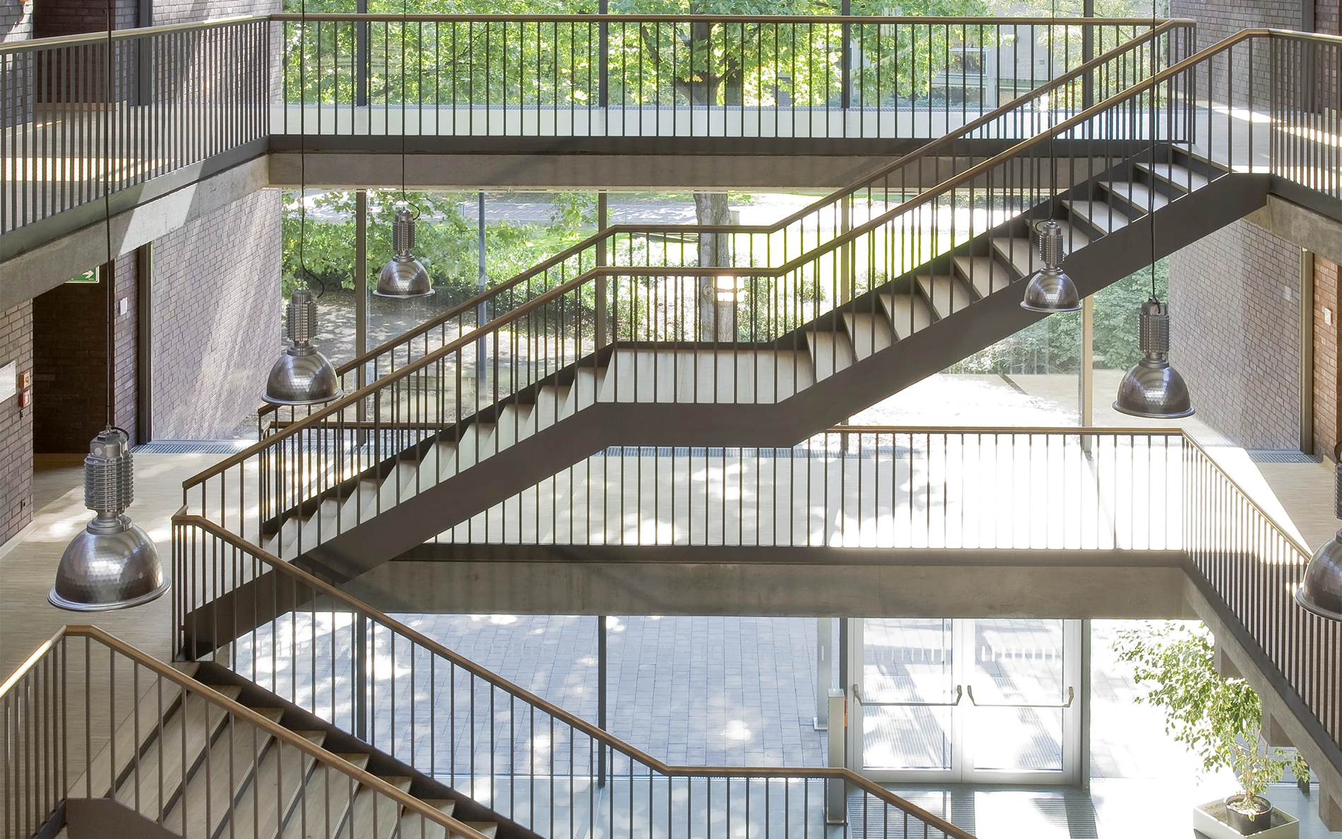 Tragwerksplanung und statische Berechnungen für die Sanierung des Berufskollegs Gladbeck – Ertüchtigung der Bestandskonstruktion im Auftrag des Kreises Recklinghausen durch Wehlmann Ingenieure.