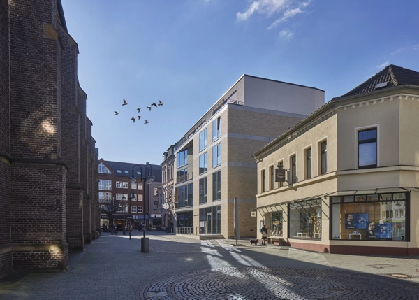 Neubau des Pfarrzentrums St. Cyriakus in Bottrop mit statischer Planung und Berechnung der Treppen- und Geländerkonstruktion durch Wehlmann Ingenieure