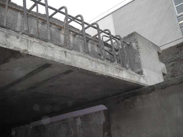 Neubau einer Straßenbrücke über den Regenrückhaltekanal in Stuttgart mit Tragwerksplanung und statischer Berechnung durch Wehlmann Ingenieure im Auftrag der Landeshauptstadt Stuttgart