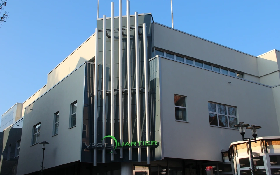 Tragwerksplanung für das Projekt Vest Quartier in Recklinghausen – Umnutzung des ehemaligen C&A-Gebäudes in ein modernes Geschäftshaus mit Tiefgarage, inklusive statischer Berechnungen und Nachweise für die neue Gebäudestruktur.